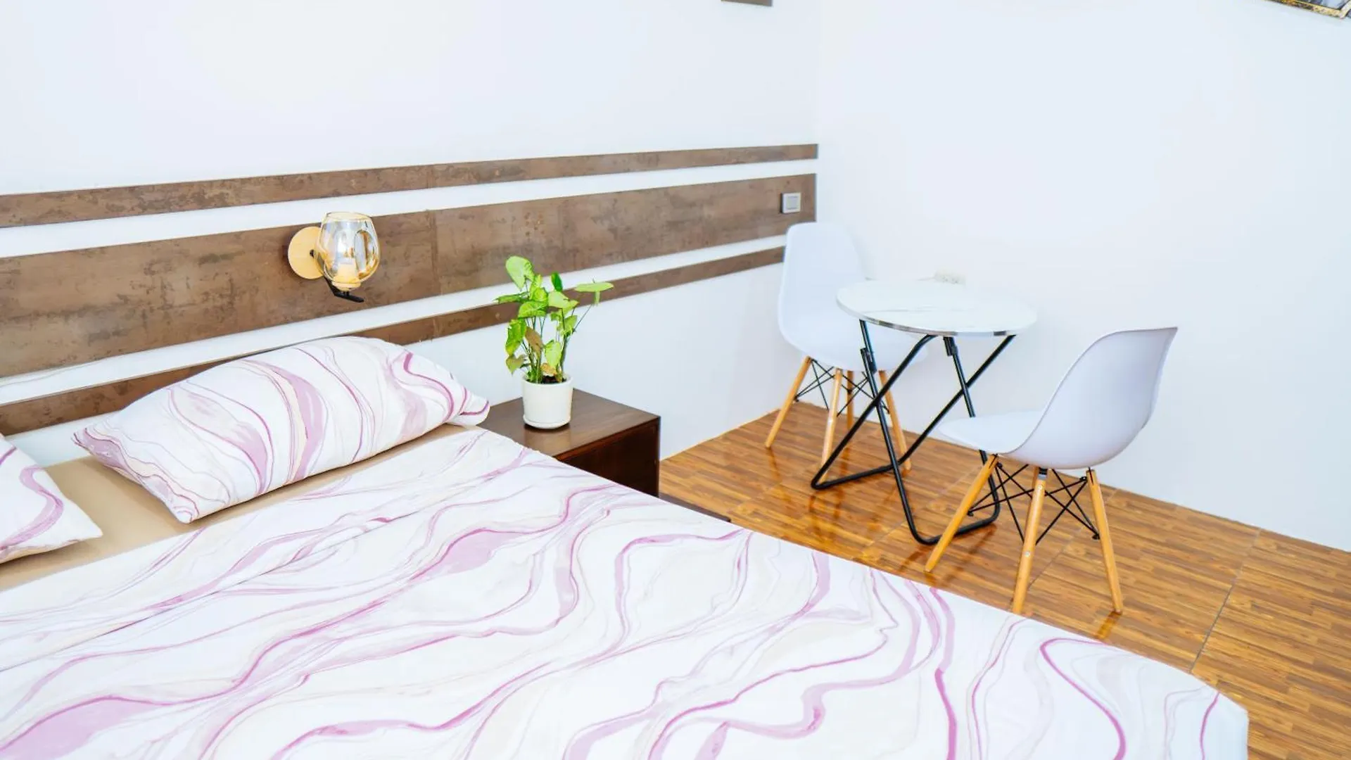 Bed & Breakfast Villa 97 Guayaquil Suites Y Habitaciones Economicas Cerca Del Aeropuerto